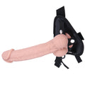 Boczne ujęcie dużego strap on dildo w uprzęży