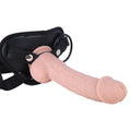 Zbliżenie mocowania silikonowego dildo w uprzęży