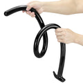 Elastyczne czarne dildo z PVC wyginane w dłoniach