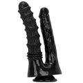 Dwa wygięte trzonki czarnego podwójnego dildo