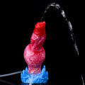 Wypływ płynu z kanału na końcówce dildo