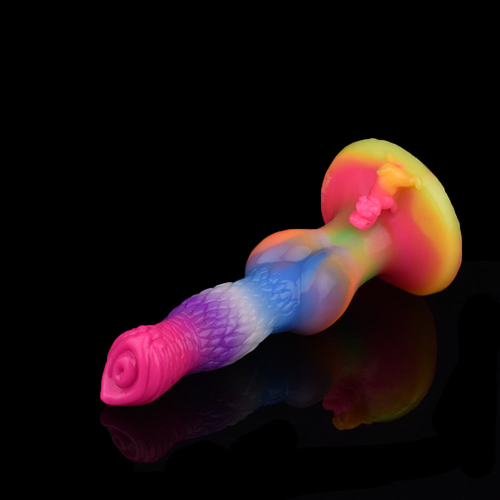 Przyssawka i fakturowany trzon tęczowego dildo fantasy