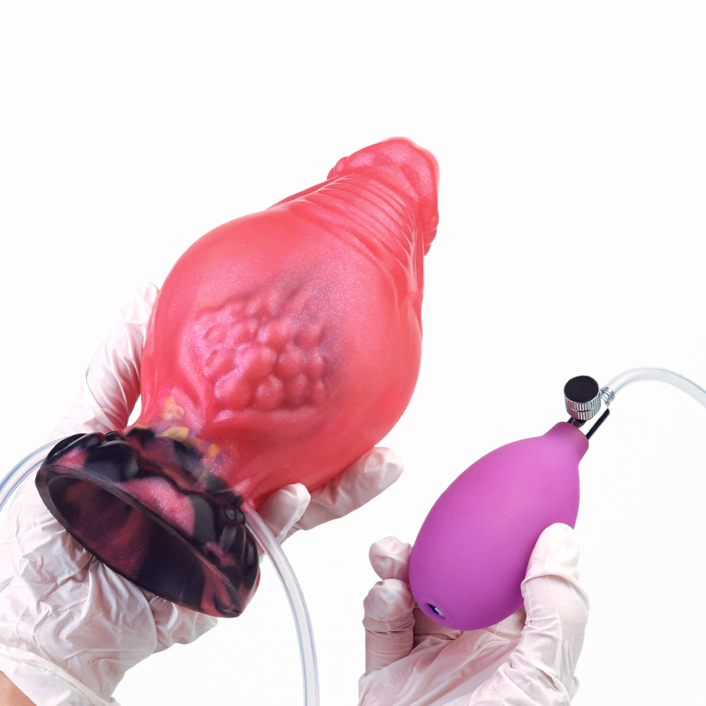 Stopniowe pompowanie czerwonego korpusu dildo