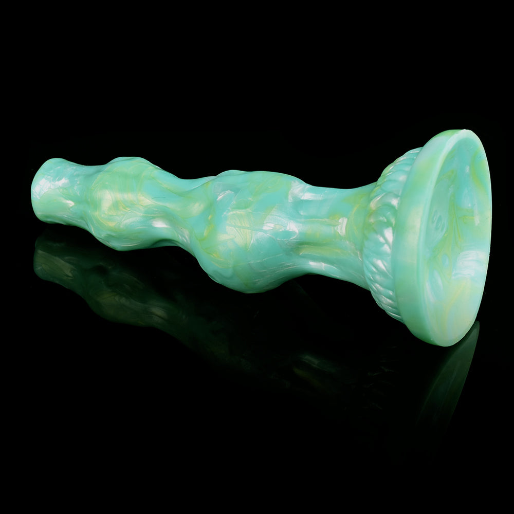 Teksturowany trzon i szeroka przyssawka zielonego dildo