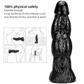 Monster dildo z łuskową fakturą w widoku pionowym