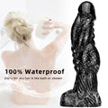 Czarne monster dildo ustawione obok wanny