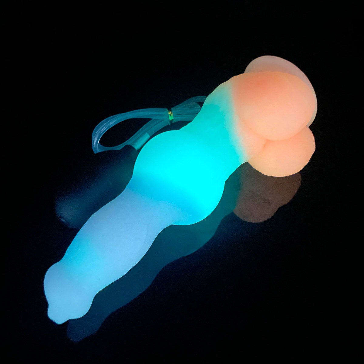 Dildo z wytryskiem, wibracją i świecącym korpusem